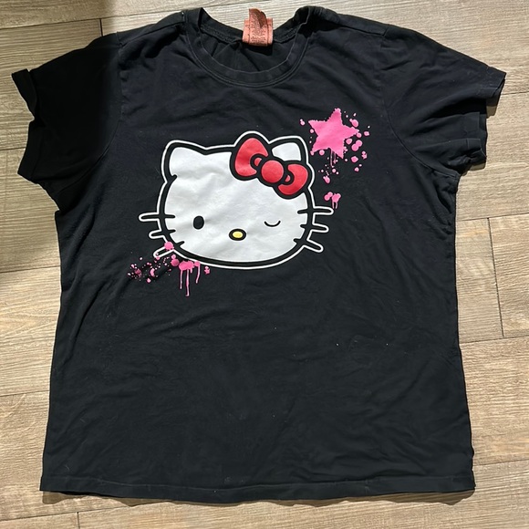 Hello Kitty T-Shirt - Picture 1 of 3
